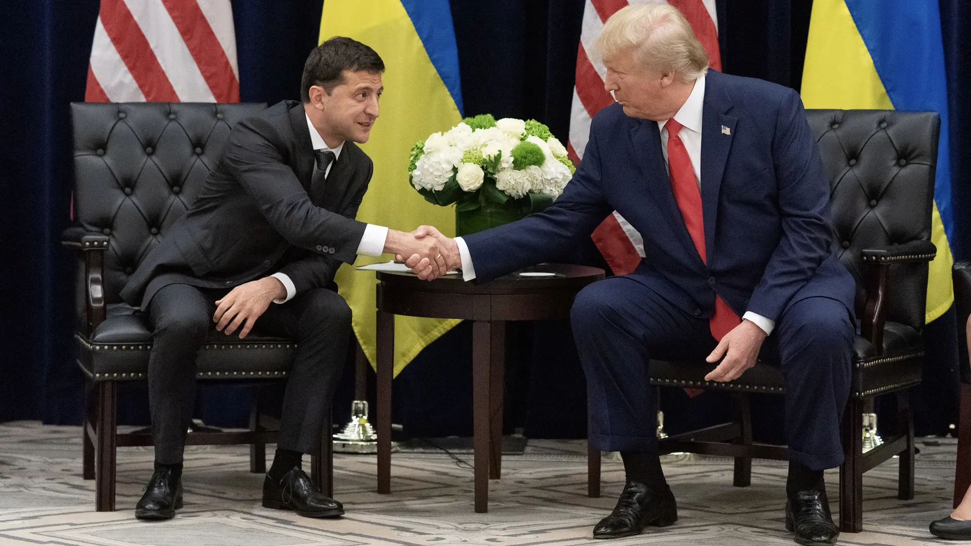 Donald Trump og Volodymyr Zelenskyj ved møde i Det Ovale Kontor, hvor den ukrainske præsident ikke fik tilsagn om amerikanske missiler til forsvaret mod Rusland