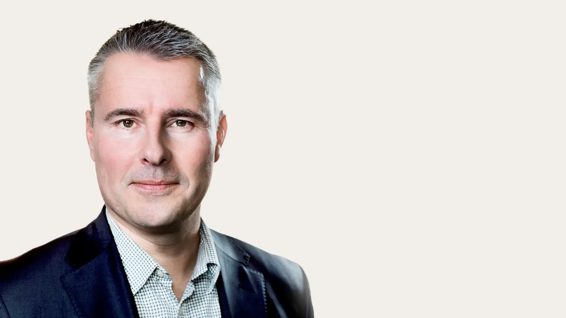 Henrik Sass Larsen på Christiansborg før sin dom for børneporno. Folketinget tildelte ham førtidspension trods kriminaliteten.