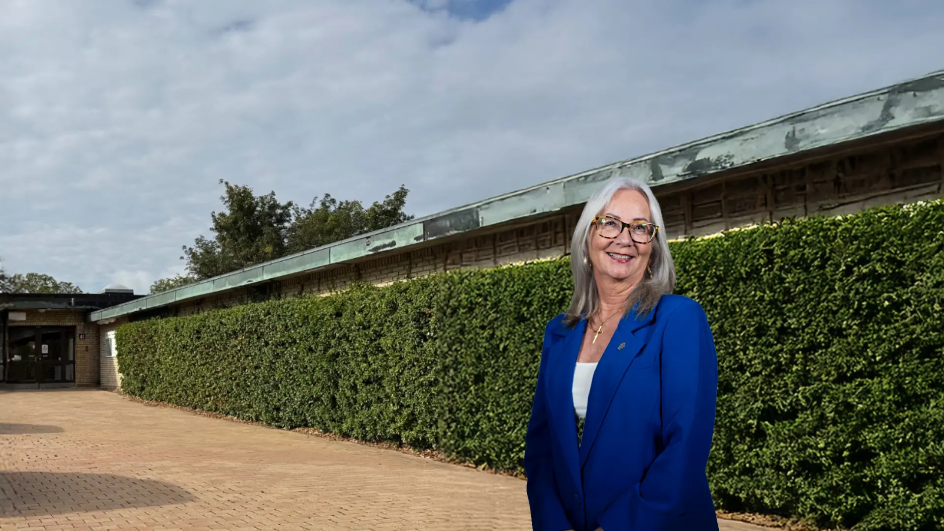 Hospitalspersonale i beskyttende roller på akutmodtagelse. Viser virkeligheden bag stigende voldsepisoder på danske hospitaler og behovet for tryghed på arbejdspladsen.