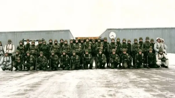 Gruppebillede af Luftværnsgruppens ESK 560 på Flyvestation Skalstrup februar 1996